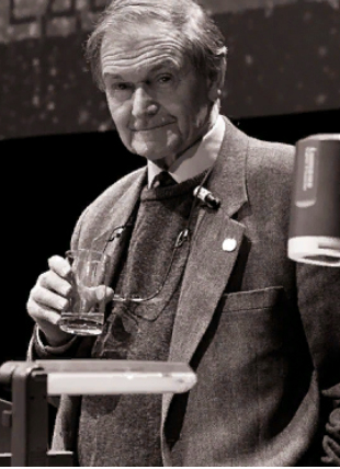 Sir Roger Penrose (1931-…..)